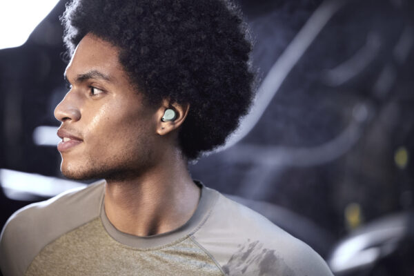 Jabra Elite 7 Active Mint Lifestyle Male Side Profile Gym Medium