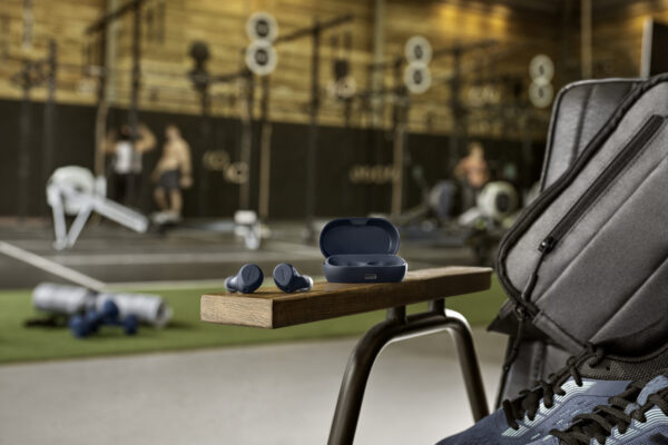 Jabra Elite 7 Active Navy Contextual Chair Shot Medium
